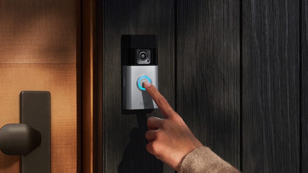 Useful housewarming gifts: 9 smart home security products