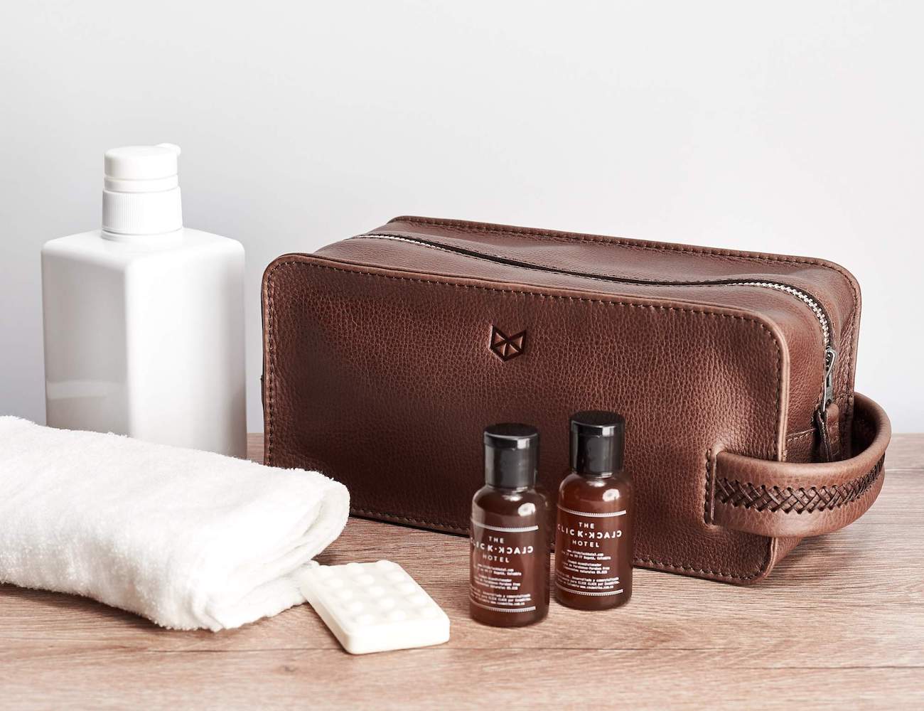 Capra Leather Barber Toiletry Men’s Dopp Kit