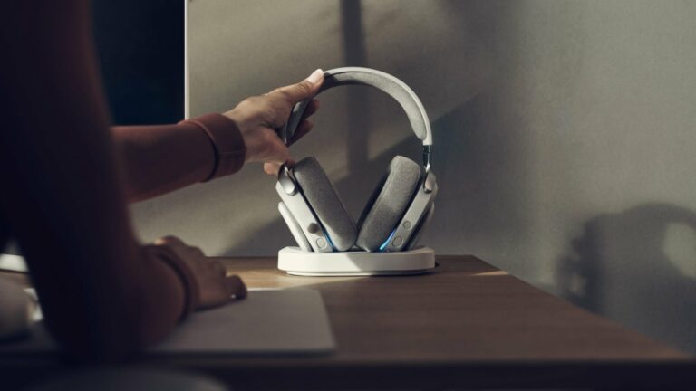 Fractal Design Scape Bluetooth gaming headset optimizes sound for your gaming experience