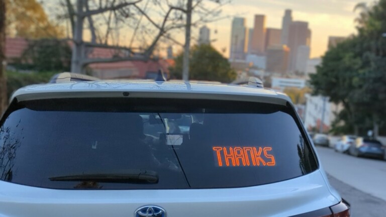 Sorry Thanks road-communicating car sign lets you apologize and show gratitude to others