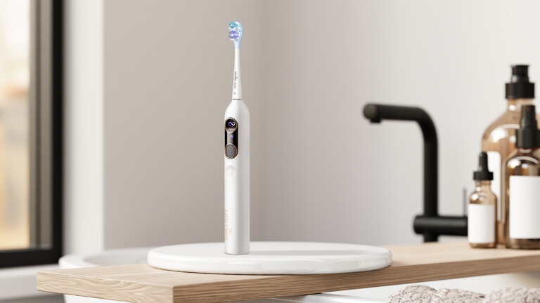 usmile Y10 Pro smart toothbrush boasts an intuitive screen & sonic cleaning technology