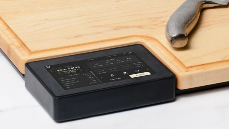 VersaWare Smart Kitchen Cutting Board provides automated nutrition calculation using AI